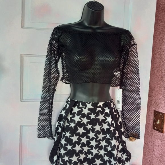 ❣️Off shoulder fishnet crop top! Versitile goth wear Looks great w/ MANY items - Picture 3 of 5